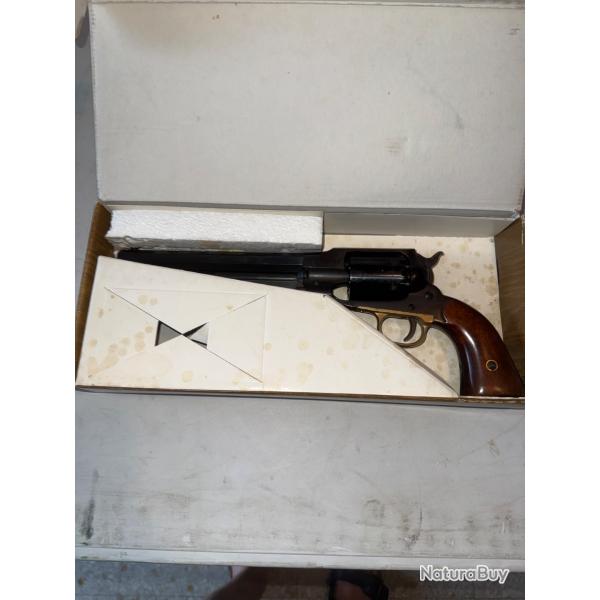 Revolver poudre noire Uberti  Remington 1858 calibre 44 en boite BD=1994
