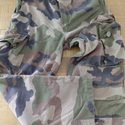Pantalon camouflage en taille L