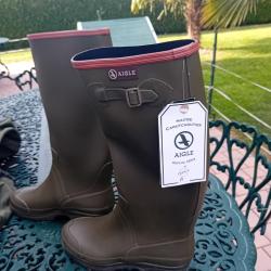 Bottes Arnay  Kaki T43 neuve avec Sac de rangement