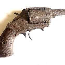 Ancien r&eacute;volver pistolet &agrave; poudre de noire de fouille plaquette T&ecirc;te de Chien