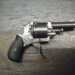 r&eacute;volver british bulldog calibre 320.