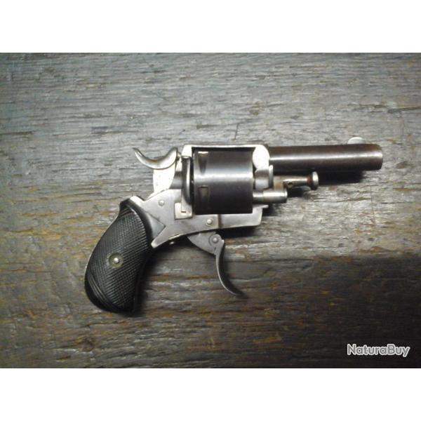 r�volver british bulldog calibre 320.