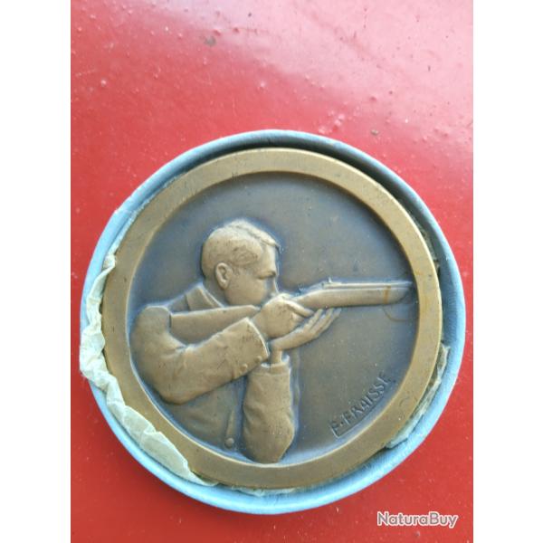 RARE - Ancienne m�daille de m�rite au tir d�cern�e par le Ministre de l'Education Physique en TBE