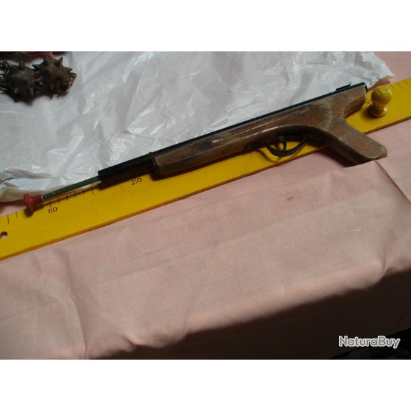 JOUET ANCIEN -PISTOLET a FLECHETTE - VINTAGE. Avec 1 Fleche .