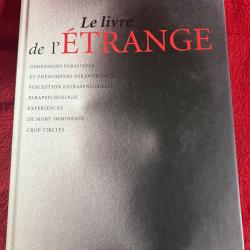 Le livre de l'&eacute;trange, &eacute;ditions De Vecchi 2011, 460 pages