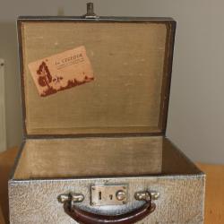 mallette vintage  de transport de munitions