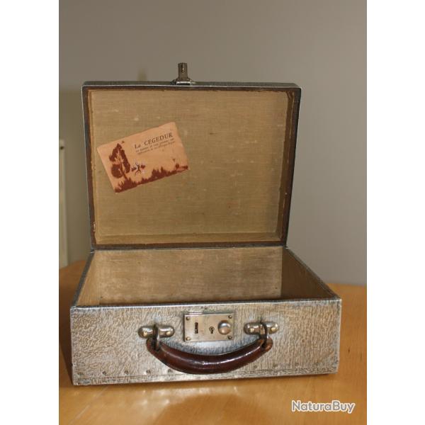 mallette vintage  de transport de munitions