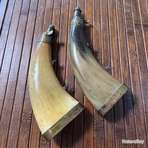 DEUX POIRE A POUDRE EN CORNE XlX �ME
