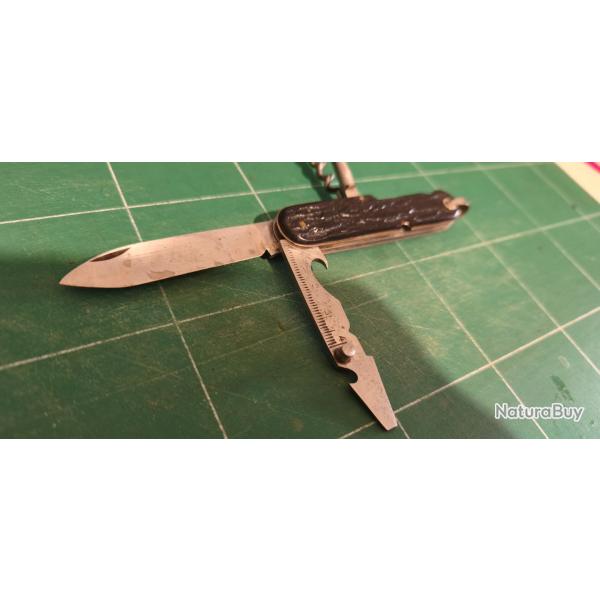 couteau pliant, outil de mesure, tourne vis, d�capsuleur, tire bouchon et pointe