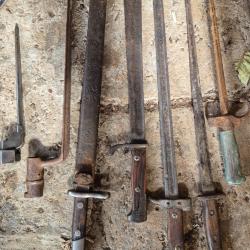 Ba&iuml;onnettes gros lot 17 pi&egrave;ces en tout