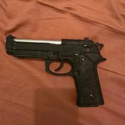 R&eacute;plique Airsoft Beretta M92 Gaz Bon &eacute;tat Chargeur inclus
