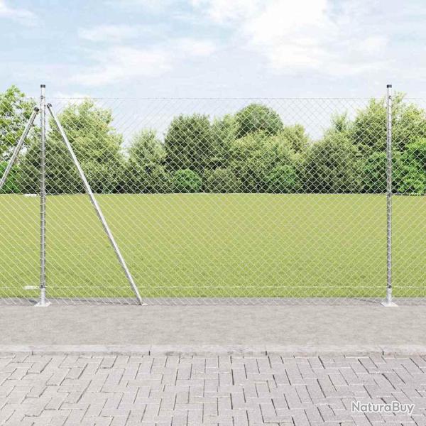 Poteau de cl�ture. Argent� 10 x 1,6 m (maillage 40 x 40 mm)