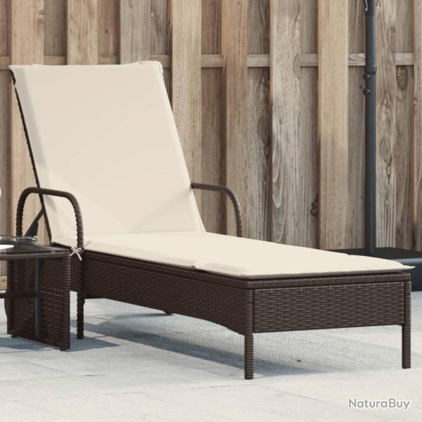 Chaise longue avec roues et coussin marron r�sine tress�e