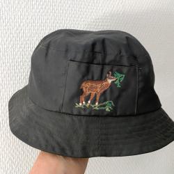 Bob coton huil&eacute; vert chasse avec motif brode T 55  neuf
