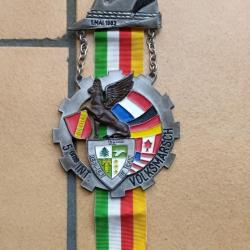 MEDAILLE COMMEMORATIVE 135 REGIMENT DU TRAIN 5eme INT VOLKSMARCH 1MAI 1983