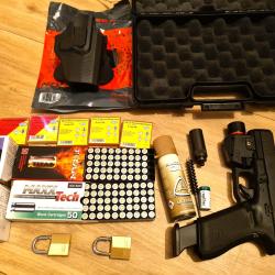 Kit Glock 17GEN5 cal. 9mm PA BLANC, C12, jamais servi, vis&eacute;e laser + embout gomm cogne + cartouches