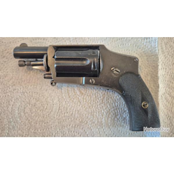 Revolver  hammerless 6mm centrale Pv en superbe �tat de presentation et de fonctionnement.