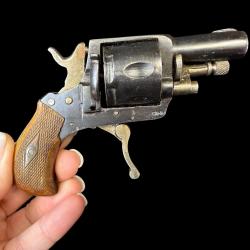 TR&Egrave;S BEAU BULLDOG ALLEMAND calibre 320 num&eacute;ro de s&eacute;rie E101