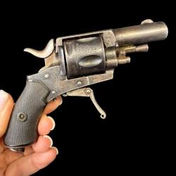 BULLDOG BELGE calibre 320 num&eacute;ro de s&eacute;rie E106