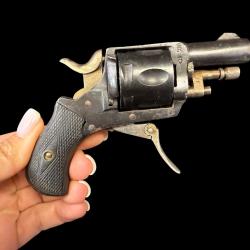 BULLDOG BELGE calibre 320 num&eacute;ro de s&eacute;rie E89