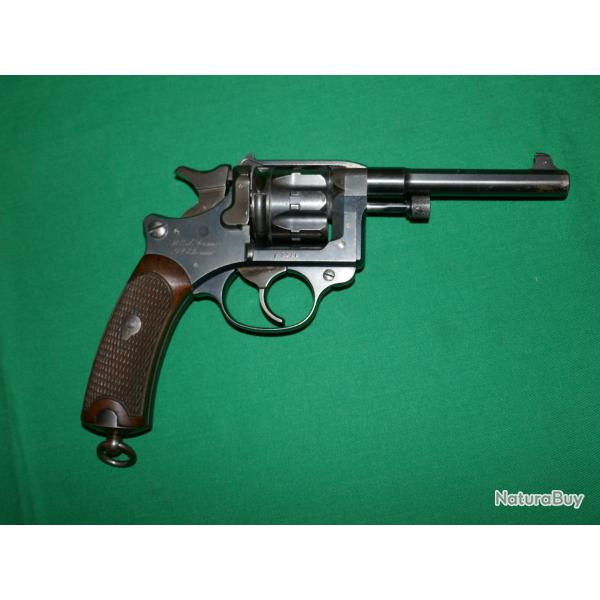 Revolver 1892 de la MAS dat� 1893 en 8mm/92 n'ayant pas eu la modification de plaque de recouvrement