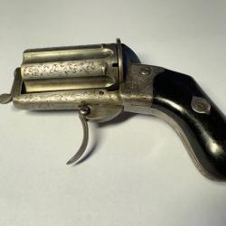 Curieux et rare revolver poivri&egrave;re du XIX&deg; si&egrave;cle