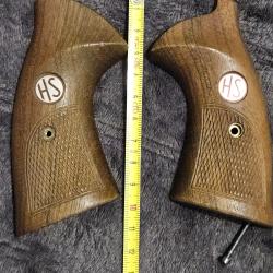 Jolies plaquettes bois marque et modele &agrave; identifier