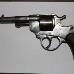 Revolver R&eacute;glementaire Mod&egrave;le 1873.  France ann&eacute;e de fabrication 1876