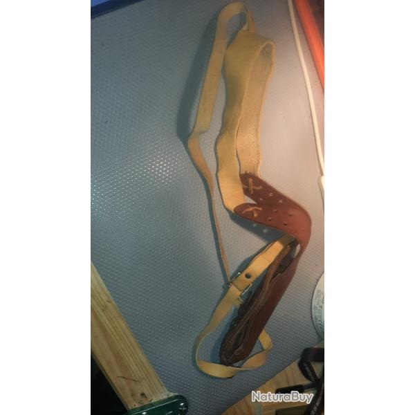 Holster en cuir ancien
