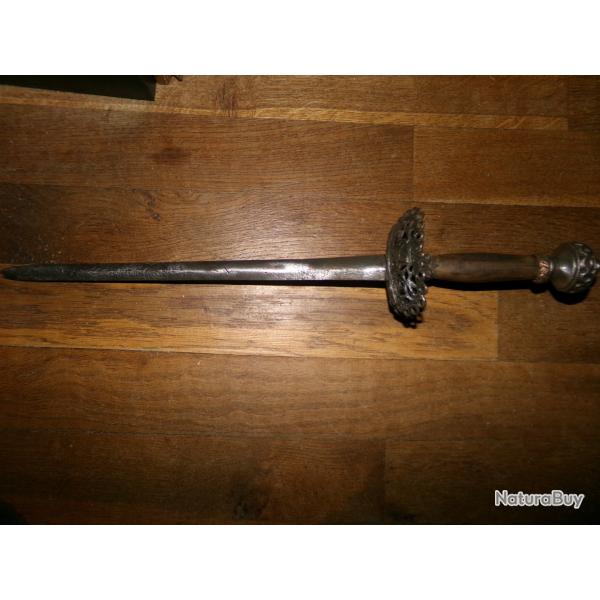 rare Ancienne petite �p�e de duel cisel�e louis XIII  XIV   XVIIeme