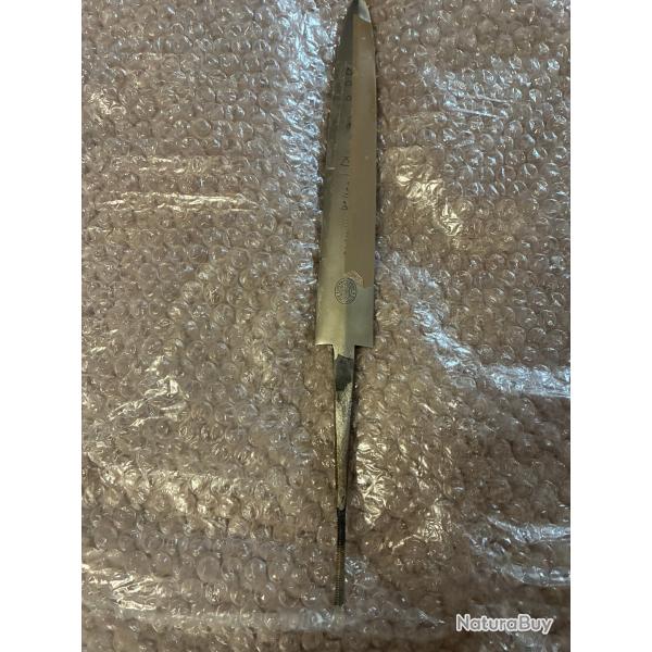 Lame de dague   39 45 , grav�e sur un cot� .