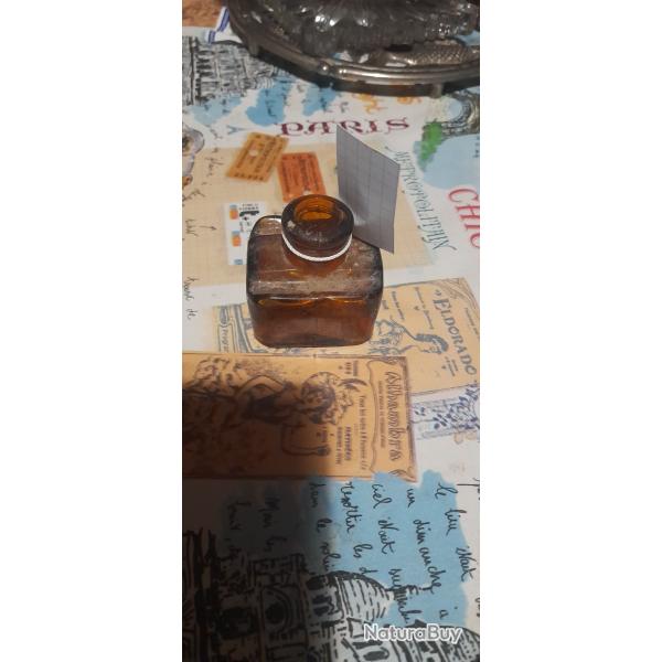 Encrier en verre de poilu