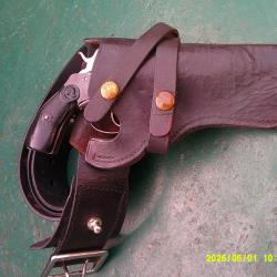 Beau revolver Fran&ccedil;ais de st Etienne avec Holster et ceinturon