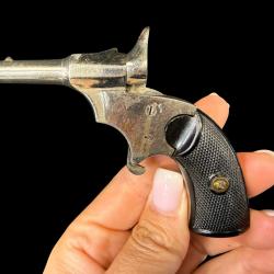 MINUSCULE PISTOLET DE CYCLISTE cal. 6mm bosquette ou 22 short