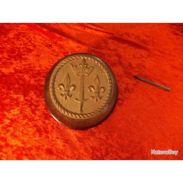 Tape de bouche Marine en bronze, fleur de lys et couronne.  ARMES DE JEANNE D'ARC Superbe objet,