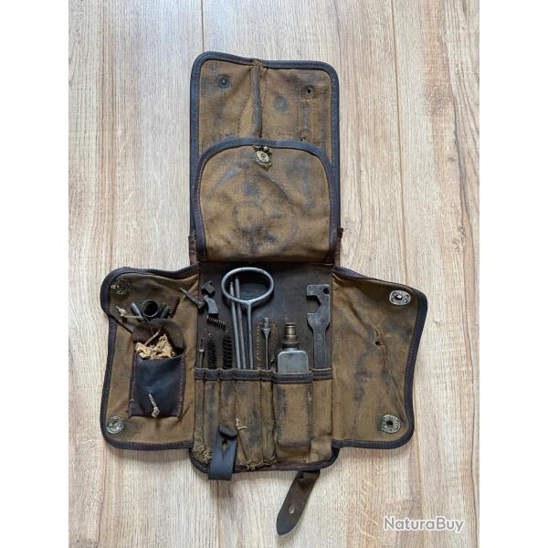 Trousse de nettoyage et entretien hotchkiss mle 1922 avec visi�re antia�rienne.