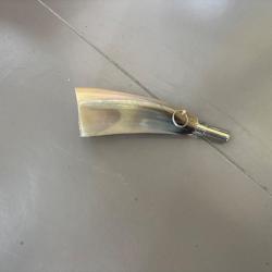 corne d'appel en corne avec attache vendu sans pipet default de fabrication vendu en l'etat 2