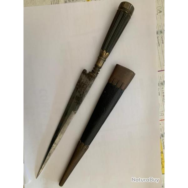 Splendide stylet corse a la genoise en corne cannell�e et balustre laiton