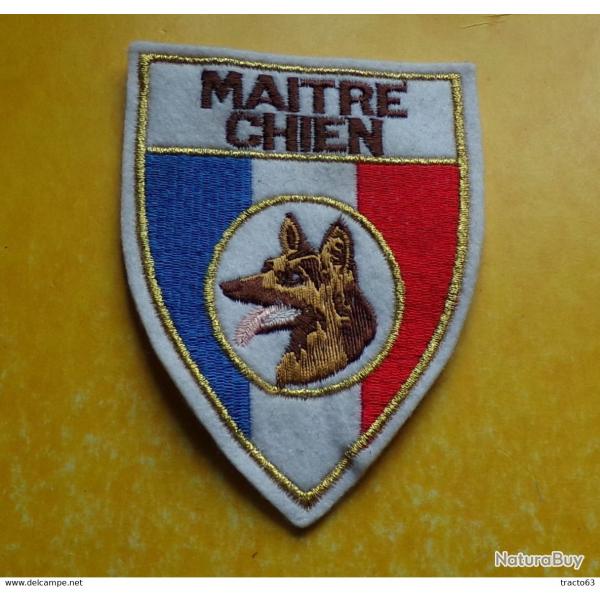 ECUSSON EN TISSU DE MAITRE CHIEN , DIMENSION 11,5 CM X 8,5 CM ,BON� ETAT VOIR PHOTO� . POUR TOUT REN