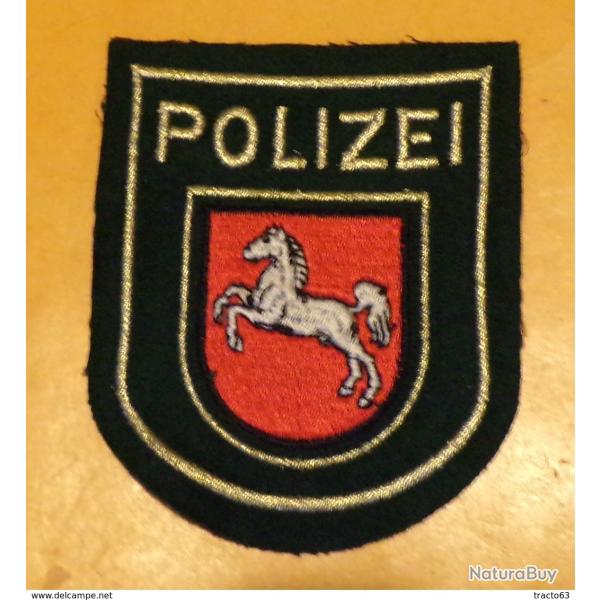 ECUSSON TISSU :�ALLEMAGNE  :�POLIZEI AVEC�UN�CHEVAL CABRE DANS UN ECU ROUGE��,�ETAT VOIR PHOTO� . PO