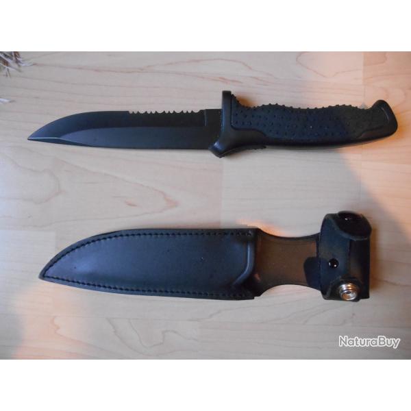 Couteau de combat