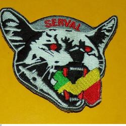 ECUSSON TISSU DE L'ARMEE DE L'AIR : OPERATION SERVAL AU MALI&nbsp;&nbsp;,BON ETAT VOIR PHOTOS . POUR TOUT RENS