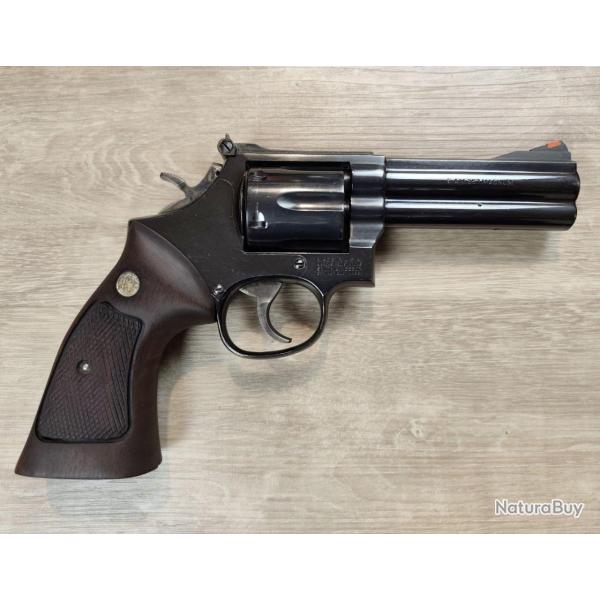 Revolver SMITH & WESSON mod. 586 - Cal .357 Magnum - 4" + Crosse origine (Occasion)