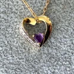Collier en or massif 18 carats avec pendentif coeur am&eacute;thyste et diamants