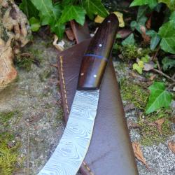 Couteau Skinner Scimitar Lame Acier Damas 256 Couches Manche Bois Etui Cuir Fabric Artisanale