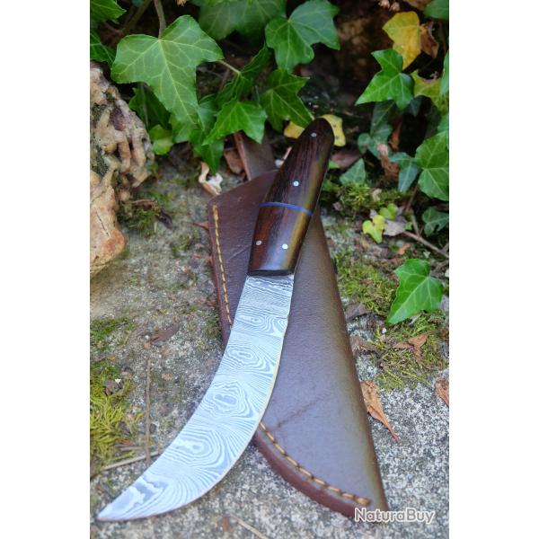 Couteau Skinner Scimitar Lame Acier Damas 256 Couches Manche Bois Etui Cuir Fabric Artisanale