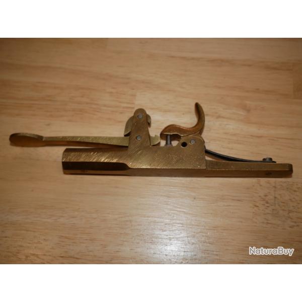 Pi�ge � feu � percussion type pi�ge � taupe en laiton �tat neuf