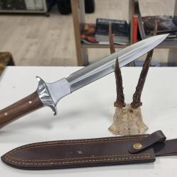F&ecirc;tes des p&egrave;res! Dague 24cm en boisd'olivier + &eacute;tui cuir