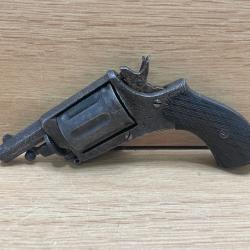 Pistolet 6mm Cat D &agrave; 1� sans prix de r&eacute;serve !