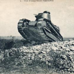 Carte Postale Char d'assaut faisant l'instruction - N&deg;8238
